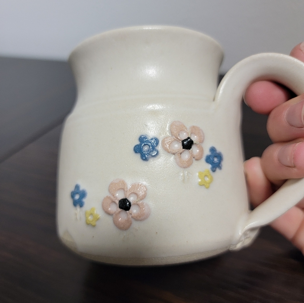 Vintage handmade floral mug - Picture 2 of 6